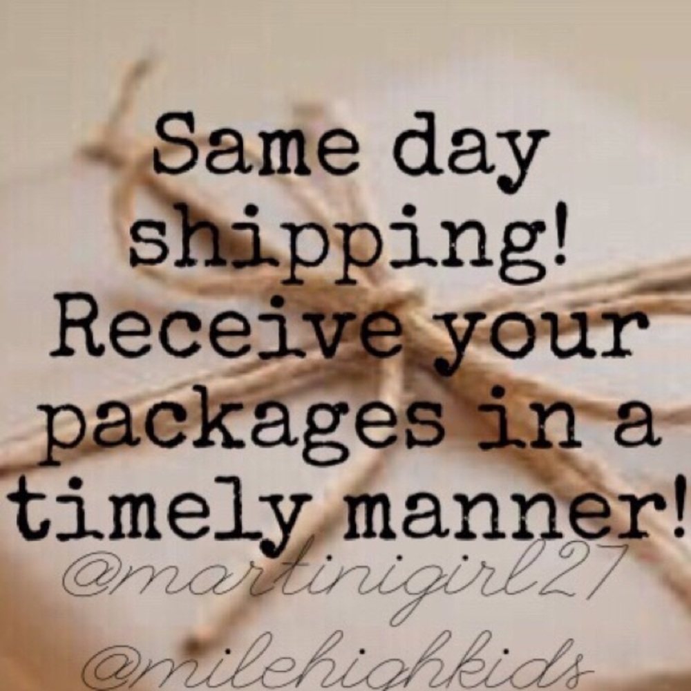 2 CLOSETS• 1 SHIPPING FEE•